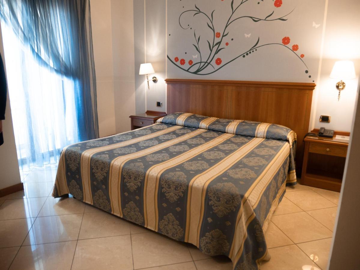 Dipendenza Hotel Londra Alessandria Bagian luar foto