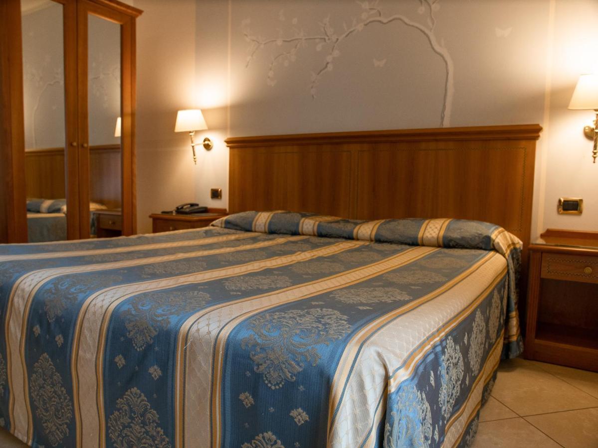 Dipendenza Hotel Londra Alessandria Bagian luar foto