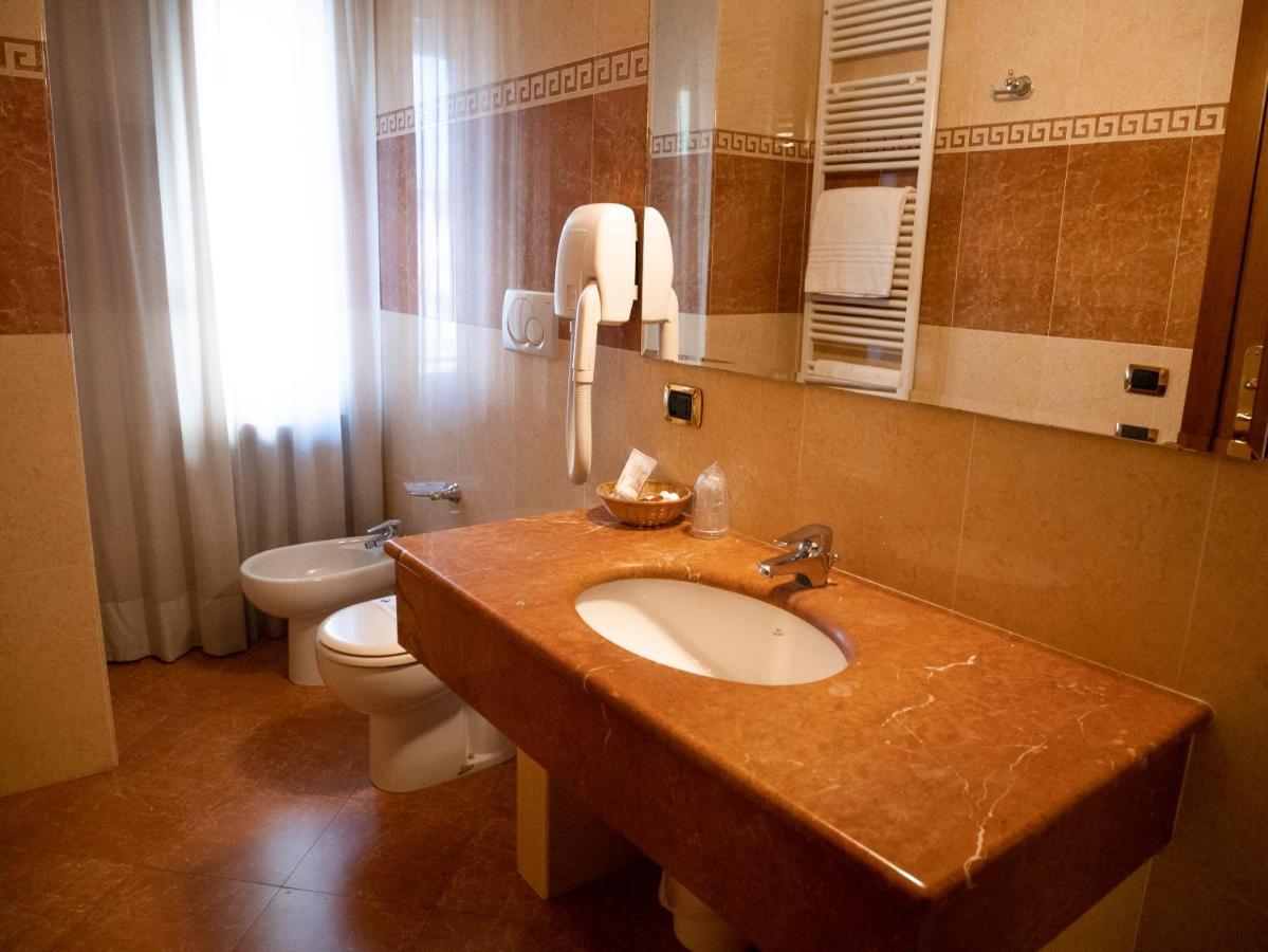 Dipendenza Hotel Londra Alessandria Bagian luar foto