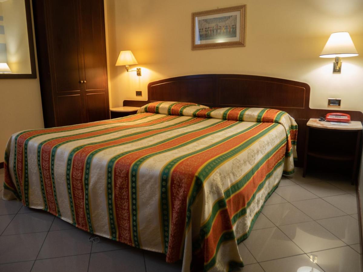 Dipendenza Hotel Londra Alessandria Bagian luar foto