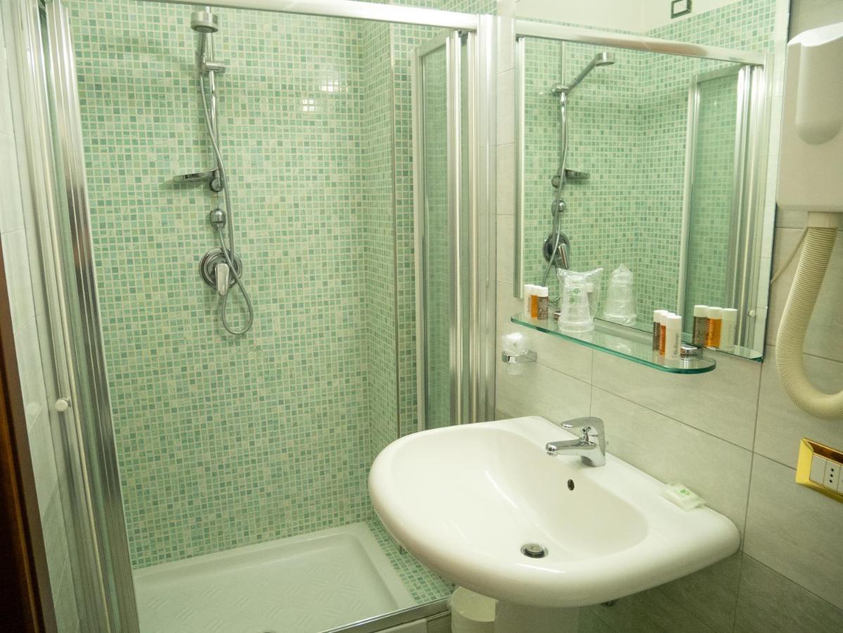 Dipendenza Hotel Londra Alessandria Bagian luar foto